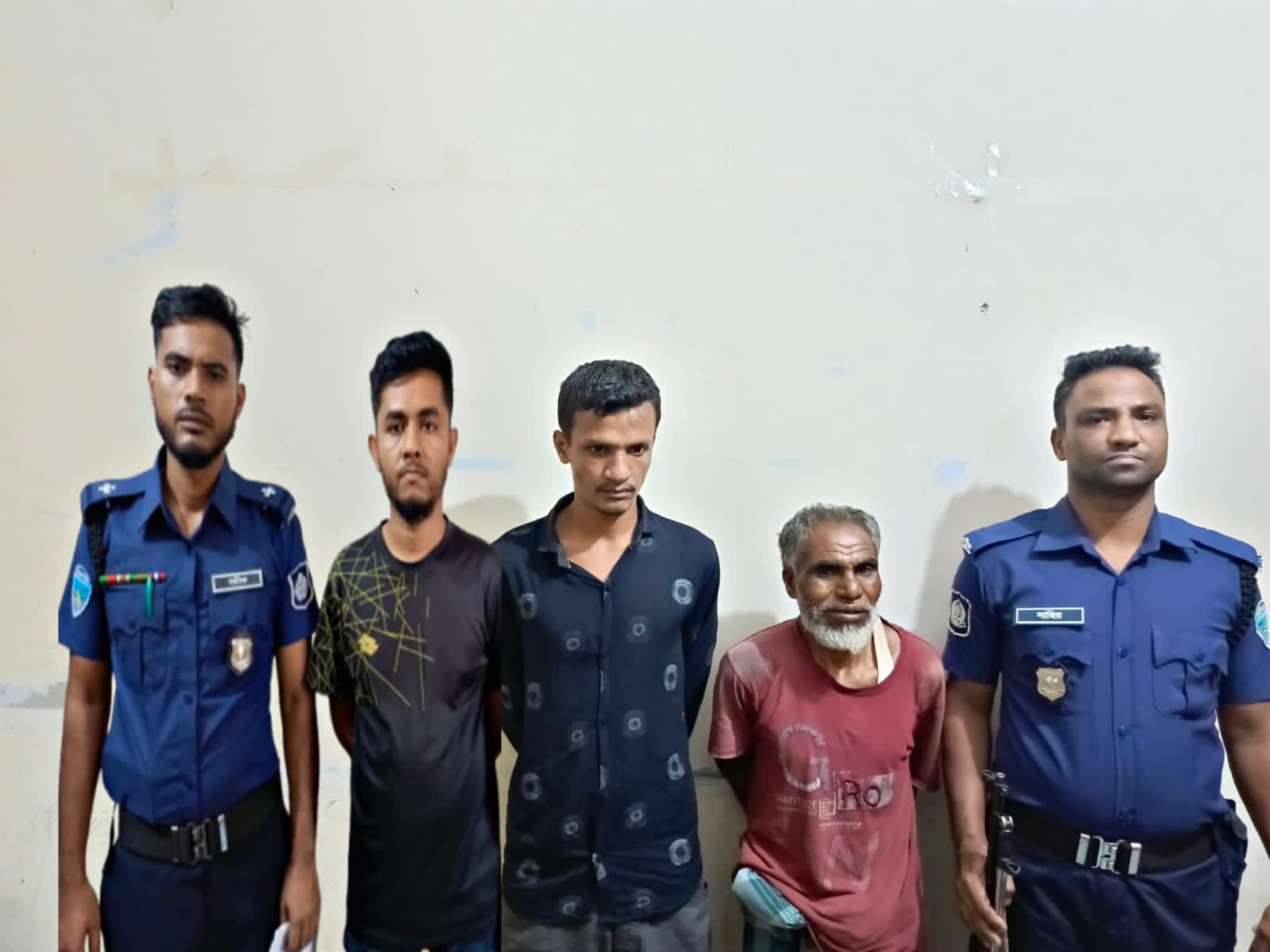রাঙামাটিতে পুলিশের অভিযানে মাদক কারবারি সহ আটক