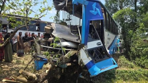 দুই বাসের ভয়াবহ সংঘর্ষে প্রাণ গেল ১ জনের, আহত ১১