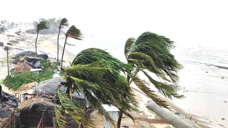 দুপুরের মধ্যে পাঁচ জেলায় ৬০ কিমি বেগে ঝোড়ো হাওয়ার সতর্কতা জারি
