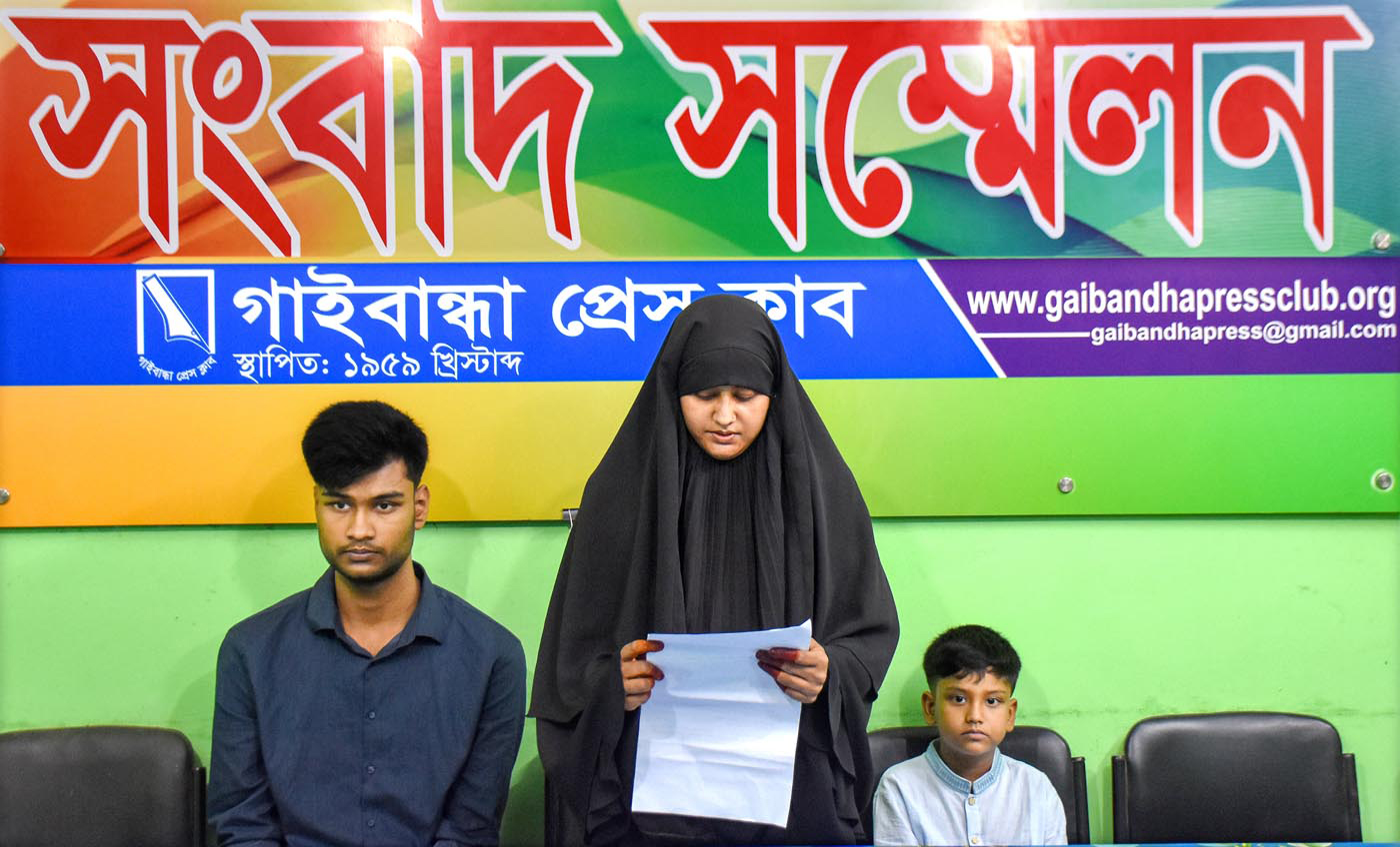 অসহায় নারীর বাড়ি ও জমি দখলের অভিযোগ, থানায় অভিযোগ দিয়েও প্রতিকার মেলেনি