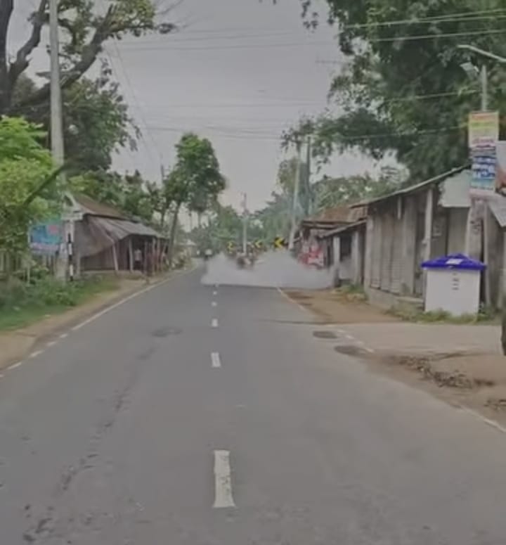 পলাশবাড়ীতে পানহাটির আধিপত্য নিয়ে বিএনপি-জামায়াতের ধাওয়া-পাল্টা ধাওয়া, ককটেল বিস্ফোরণের অভিযোগ