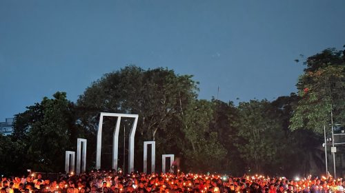 জুলাই গণঅভ্যুত্থানের শহীদদের স্মরণে শহীদ মিনারে ছাত্রদলের মোমবাতি প্রজ্জ্বলন
