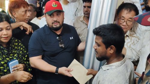 বাঘাইছড়িতে দূর্যোগে ক্ষতিগ্রস্ত পরিবারের পাশে পার্বত্য প্রতিমন্ত্রী মীর হেলাল