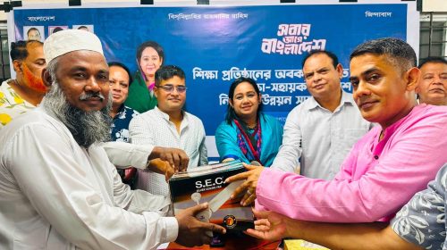সরকারি অর্থায়নে মিরপুরে শিক্ষা প্রতিষ্ঠান ও ধর্মীয় প্রতিষ্ঠানে উন্নয়ন সামগ্রী বিতরণ
