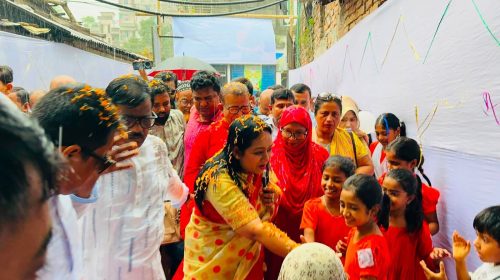 দরগাহ সরকারি প্রাথমিক বিদ্যালয়ে শিক্ষার্থীদের মাঝে খেলার সামগ্রী বিতরণ