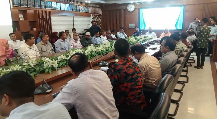 গাইবান্ধার উন্নয়ন ও জনসেবা নিয়ে প্রশাসনের সঙ্গে এমপি মমতাজ আলোর মতবিনিময় সভা