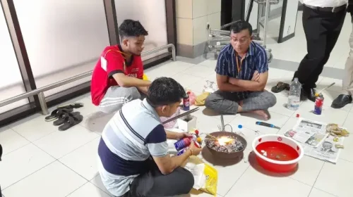 পায়জামার বেল্ট ও অন্তর্বাসে লুকানো ২.১৬ কেজি সোনাসহ যাত্রী আটক